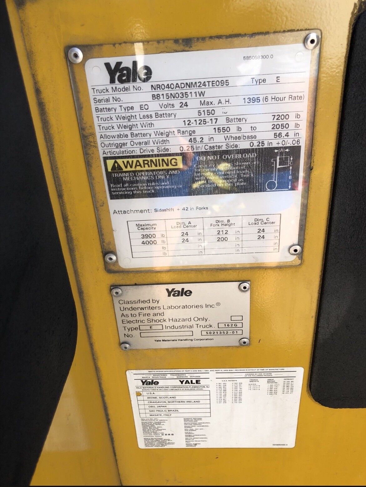 YALE  REACH TRUCK 4000LB CAPACITY 212" LIFT W/BATTERY&CHARGER 42" FORKS 95" TALL