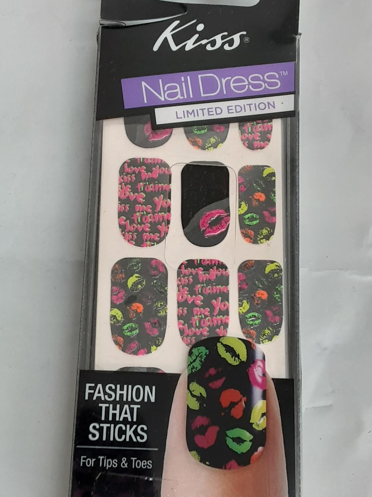 KISS Nail Dress- ASSORTED 25 COUNT- RANDOM (May receive doubles) GEL STRIPS